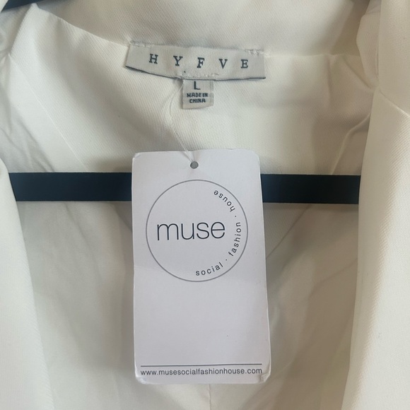 HYFVE Muse Brand. Size L, BNWT Women's White Vest, pockets, tortoise buttons - Picture 3 of 11